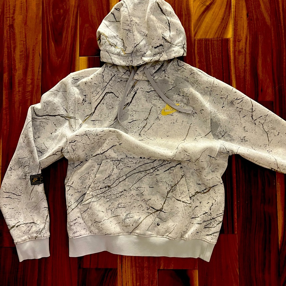 Nike sweatshirt worn x1